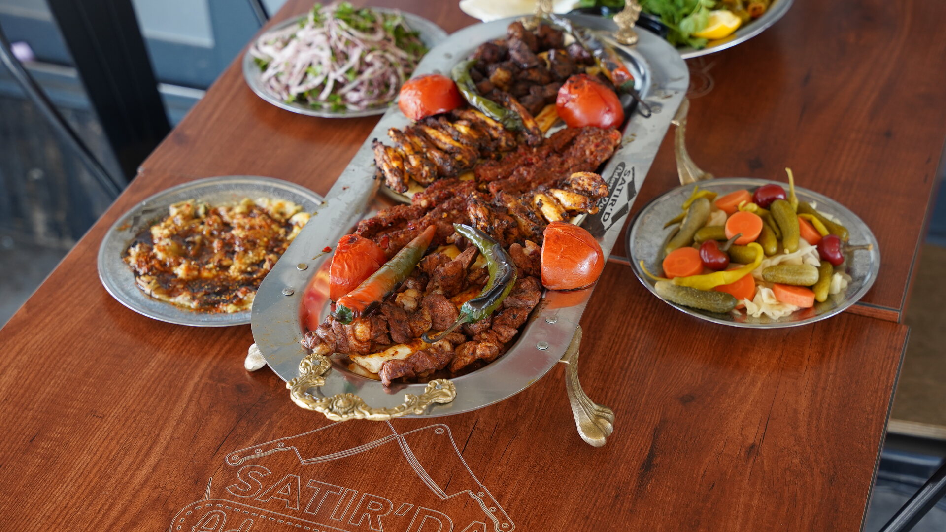 Satırda Adana Kebap Hazırlığı